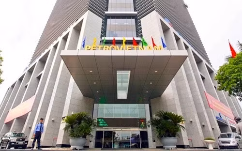 Doanh thu của PetroVietnam 6 tháng đầu năm 2016 đạt hơn 106.279 tỷ đồng, giảm 50.600 tỷ so với cùng kỳ 2015.