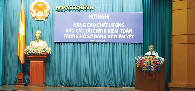 Nhặt sạn báo cáo tài chính trong hồ sơ lên sàn