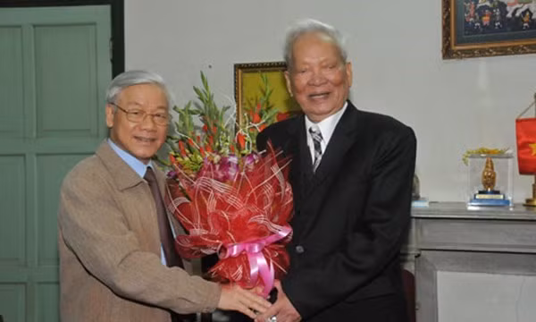 Tổng Bí thư Nguyễn Phú Trọng chúc mừng sinh nhật Đại tướng Lê Đức Anh