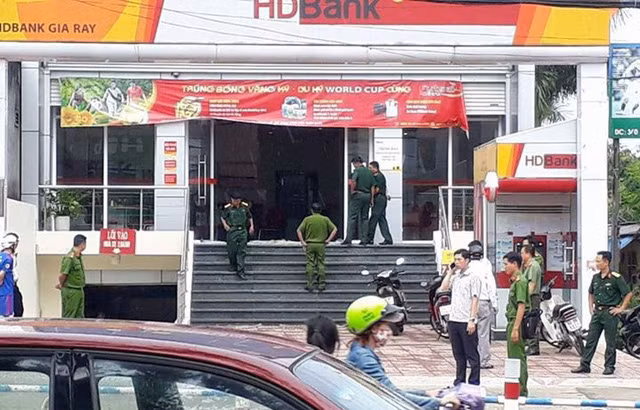 Công an phong tỏa hiện trường sau khi xảy ra vụ cướp - Ảnh: FB Người Đồng Nai