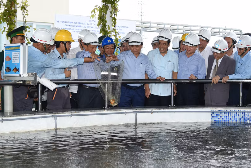 Thủ tướng thị sát khu xử lý môi trường của Formosa. Ảnh: VGP/Quang Hiếu