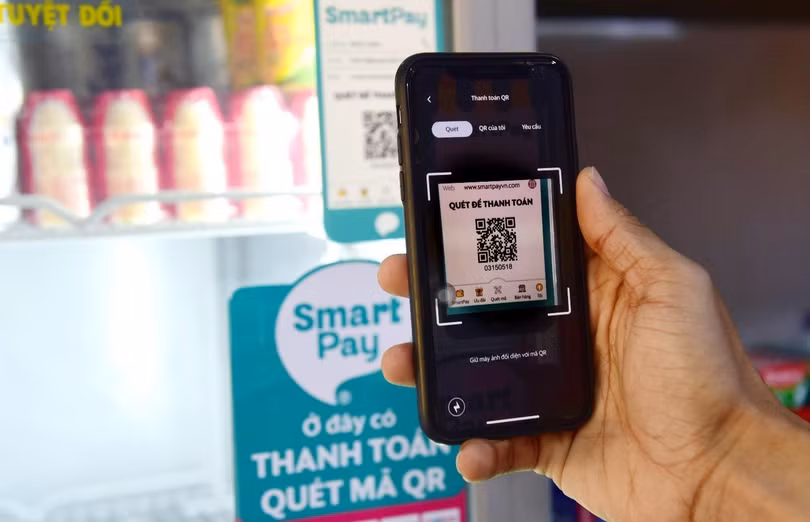 Khách hàng có thể thanh toán quét mã QR của SmartPay bằng mọi ứng dụng ngân hàng, không cần tải thêm ứng dụng nào. Khách hàng có thể thanh toán quét mã QR của SmartPay bằng mọi ứng dụng ngân hàng, không cần tải thêm ứng dụng nào.