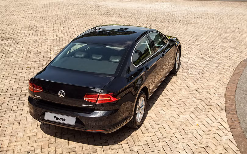 VW Passat BlueMotion Comfort 2018 được đưa về thị trường Việt Nam với mong muốn có thêm sự lựa chọn cho khách hàng ở mức giá hợp lý hơn. VW Passat BlueMotion Comfort 2018 được đưa về thị trường Việt Nam với mong muốn có thêm sự lựa chọn cho khách hàng ở mức giá hợp lý hơn.