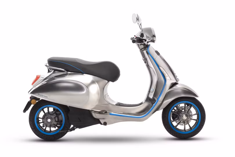 Ngoại hình của phiên bản chạy điện Vespa Electtrica không quá khác biệt so với phiên bản sử dụng động cơ xăng. Ngoại hình của phiên bản chạy điện Vespa Electtrica không quá khác biệt so với phiên bản sử dụng động cơ xăng.