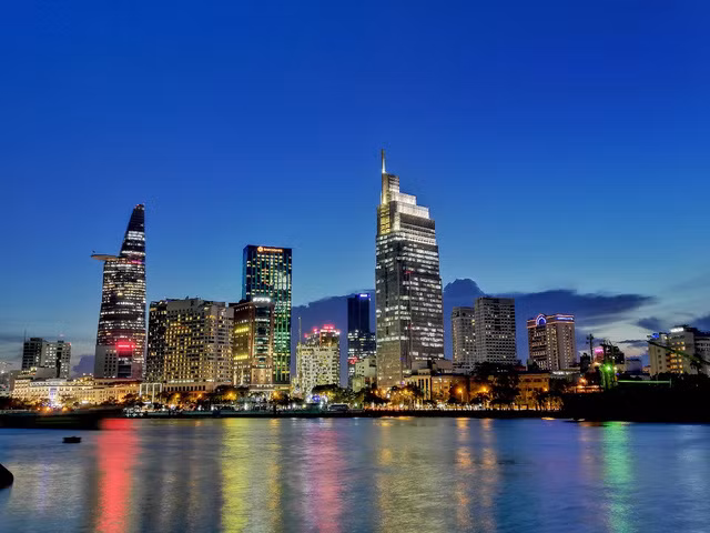 Đêm Sài Gòn huyền ảo thể hiện khả năng chụp phơi sáng của nova 2i (Ảnh: Tôn Đạt) 
