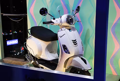 Vespa LX mới bản tiêu chuẩn.