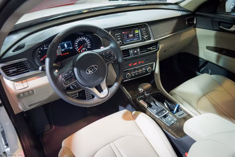 Cảm ơn HLV Park Hang-Seo, Chủ tịch Thaco lấy Kia Optima ra làm quà ảnh 1