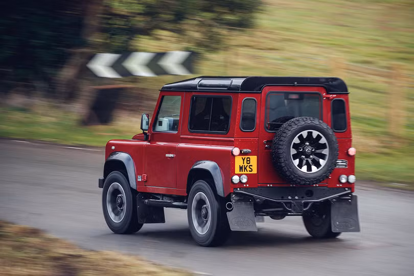 Kỷ niệm 70 năm, Land Rover ra mắt Defender Works V8 bản đặc biệt ảnh 9