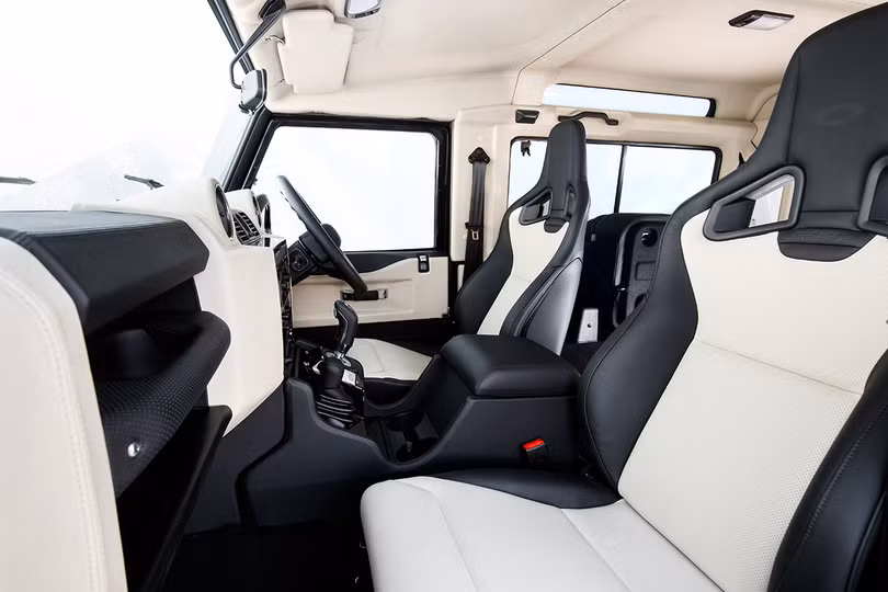 Kỷ niệm 70 năm, Land Rover ra mắt Defender Works V8 bản đặc biệt ảnh 12