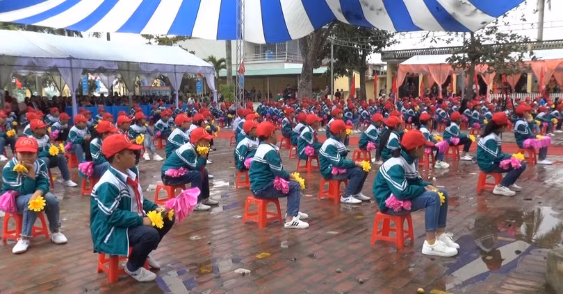 Bắt học sinh đi học ngày nghỉ lễ Giỗ tổ Hùng Vương, hiệu trưởng bị xem xét kỷ luật