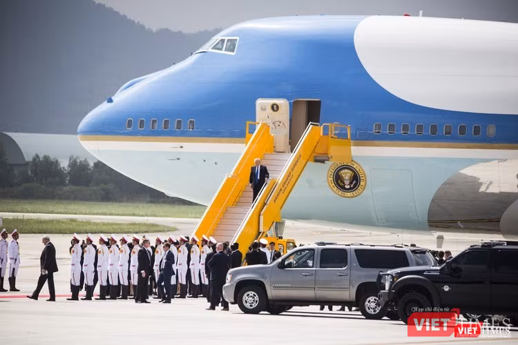 Lễ đón Tổng thống Mỹ Donald Trump đến Đà Nẵng dự Tuần lễ cấp cao APEC ảnh 11