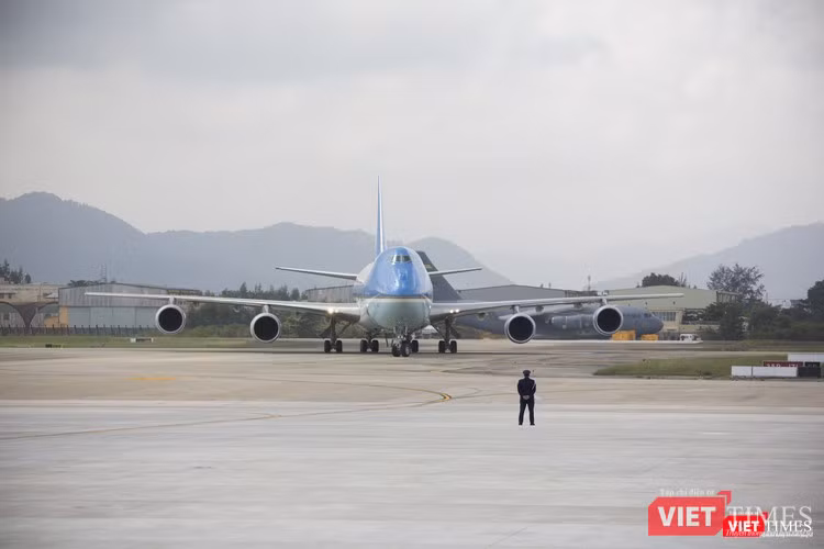 Lễ đón Tổng thống Mỹ Donald Trump đến Đà Nẵng dự Tuần lễ cấp cao APEC ảnh 6