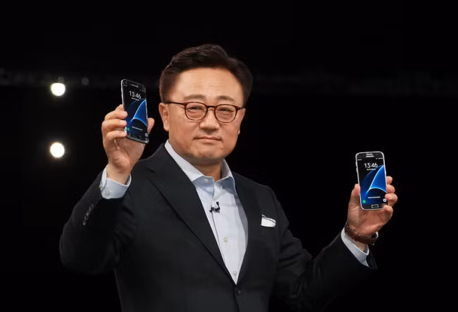 Giám đốc mảng di động Koh Dong-jin của Samsung