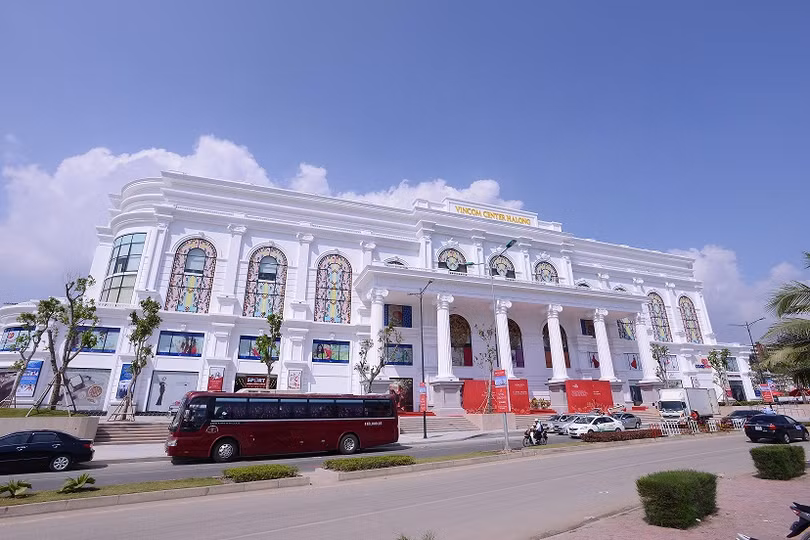 Vincom Retail đang quản lý, vận hành và cho thuê 41 TTTM tại 22 tỉnh và thành phố lớn của cả nước - Ảnh: VRE