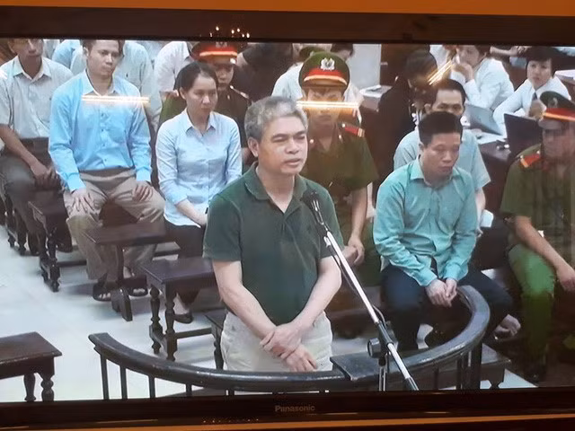Bị cáo Nguyễn Xuân Sơn trong phiên xét xử sơ thẩm - Ảnh: XT