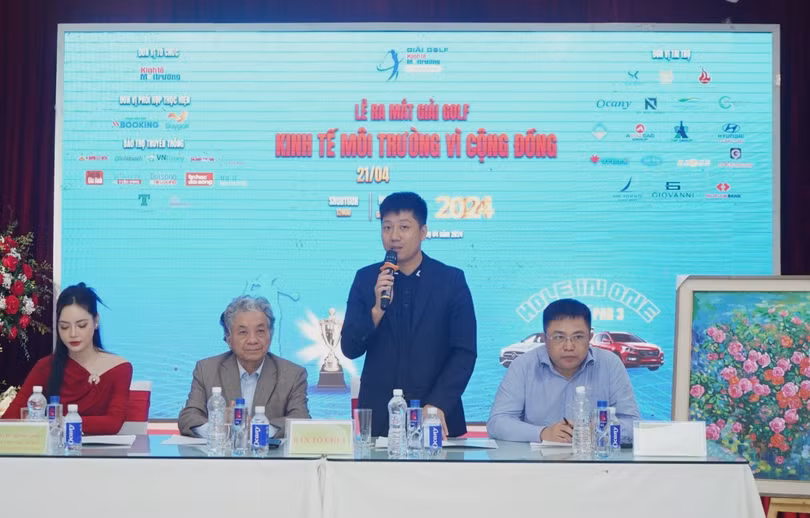 Ban Tổ chức Giải golf Kinh tế Môi trường vì cộng đồng 2024 tại lễ ra mắt.