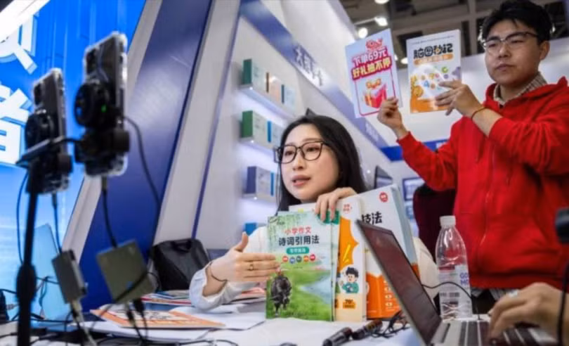 Trung Quốc hiện có tới hơn 15 triệu người livestream bán hàng chuyên nghiệp (Ảnh: Xinhua).