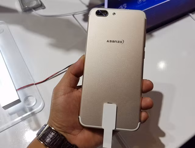 Trên tay Asanzo Z5