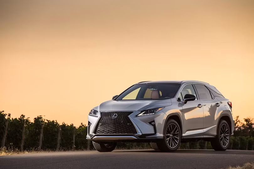 95% lượng xe hạng sạng Lexus RX lại được nhập khẩu từ Canada. 95% lượng xe hạng sạng Lexus RX lại được nhập khẩu từ Canada.