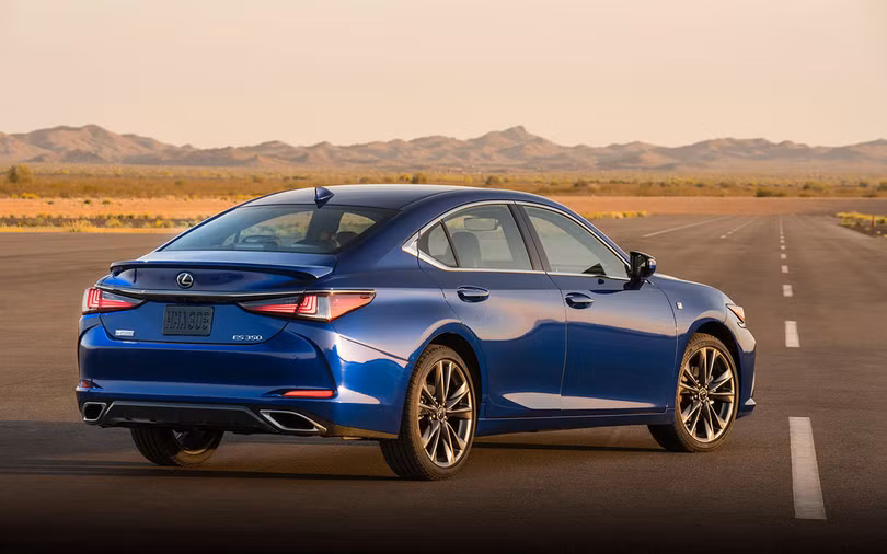 Lexus ES 2019 được ví von như là một phiên bản thu nhỏ của dòng xe đầu bảng Lexus LS. Lexus ES 2019 được ví von như là một phiên bản thu nhỏ của dòng xe đầu bảng Lexus LS.