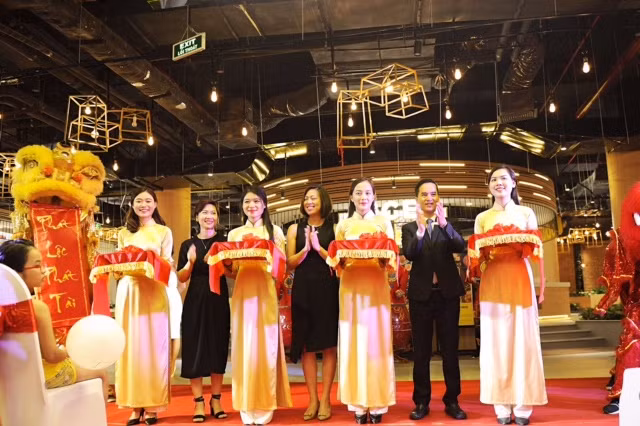Theo chân tín đồ ẩm thực Hà thành “ăn cả thế giới” tại Food Story ảnh 3