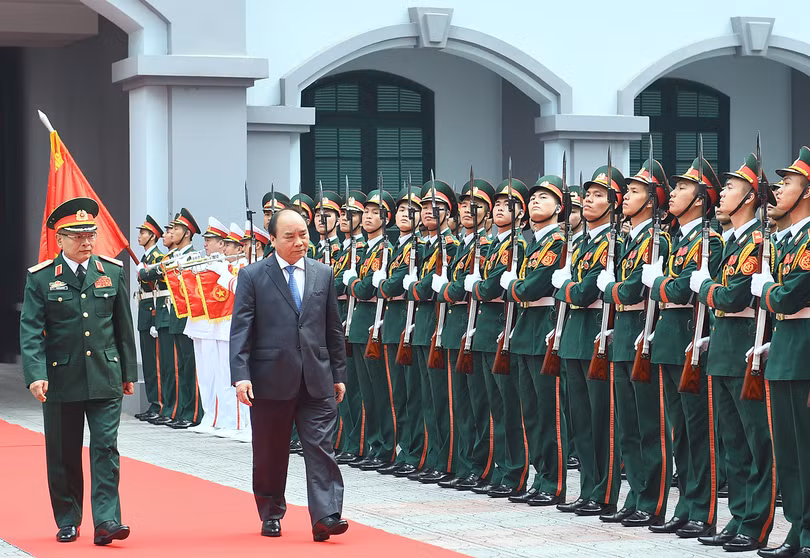 Thủ tướng Nguyễn Xuân Phúc đã đi kiểm tra công tác trực, sẵn sàng chiến đấu của Tổng cục Tình báo