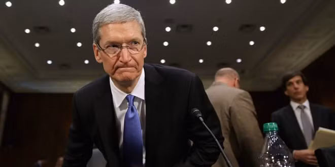 Tim Cook là một trong những CEO công nghệ đầu tiên phản đối chính sách nhập cư của Trump. Ảnh: Business Insider.