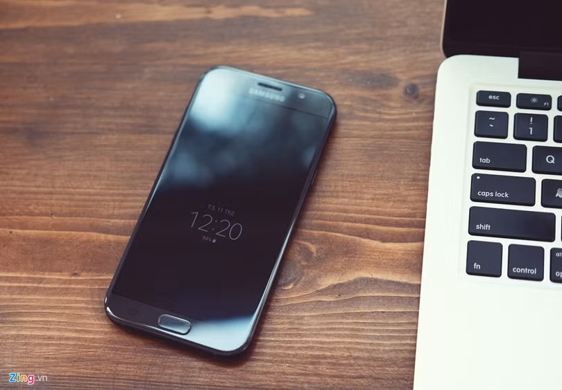 Samsung Galaxy A7: Bom tấn giá mềm ảnh 2 Samsung Galaxy A7: Bom tấn giá mềm ảnh 2