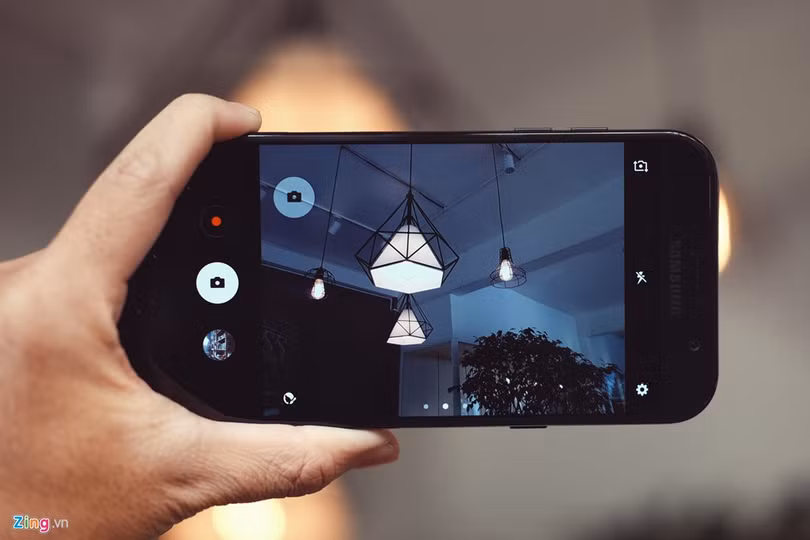 Samsung Galaxy A7: Bom tấn giá mềm ảnh 3 Samsung Galaxy A7: Bom tấn giá mềm ảnh 3