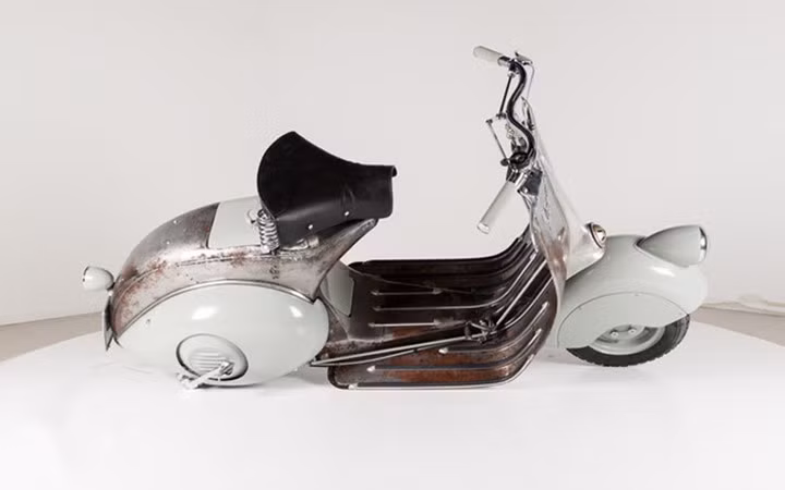 Chiếc Vespa cổ nhất thế giới hiện nay mang mã “0 series” nằm trong lô xe Vespa đầu tiên được sản xuất từ năm 1946. Chiếc Vespa cổ nhất thế giới hiện nay mang mã “0 series” nằm trong lô xe Vespa đầu tiên được sản xuất từ năm 1946.