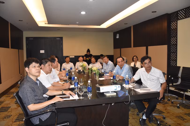 Đại diện UBND tỉnh Bình Thuận trong buổi làm việc với đại diện Tập đoàn Novaland và Bệnh viện Đại học Y Hà Nội Đại diện UBND tỉnh Bình Thuận trong buổi làm việc với đại diện Tập đoàn Novaland và Bệnh viện Đại học Y Hà Nội