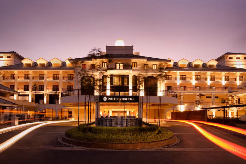 Chỉ cách trung tâm thành phố Hà Nội vài phút lái xe, khách sạn InterContinental Hanoi Westlake mang đến một không gian thư giãn, sang trọng, hiện đại. Chỉ cách trung tâm thành phố Hà Nội vài phút lái xe, khách sạn InterContinental Hanoi Westlake mang đến một không gian thư giãn, sang trọng, hiện đại.
