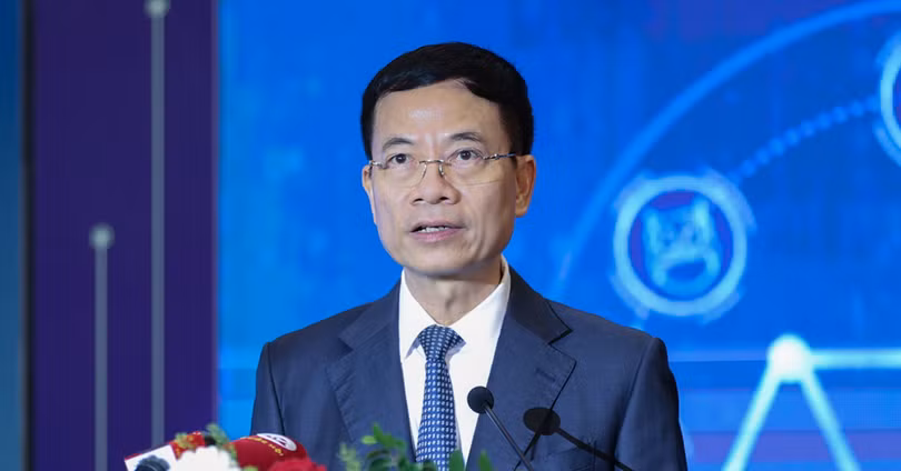 Bộ trưởng Bộ TT&TT Nguyễn Mạnh Hùng: Chuyển đổi số là thay đổi cách làm, thay đổi cách vận hành tổ chức, là một cuộc cách mạng về sự thay đổi hơn là cuộc cách mạng về công nghệ. Ảnh Lê Anh Dũng