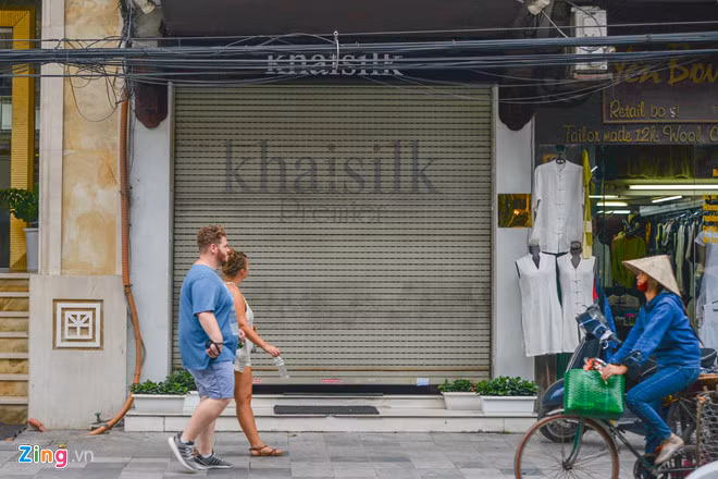Cửa hàng Khaisilk tại số 113 Hàng Gai. Ảnh: Quỳnh Trang.