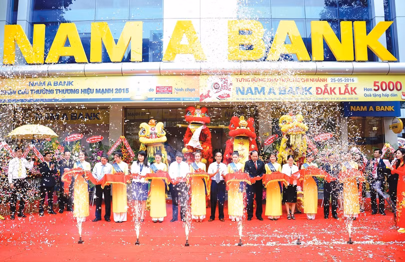 Môi trường giao dịch chuyên nghiệp và sang trọng tại Nam A Bank.