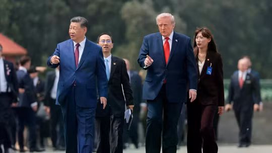 Tổng thống Mỹ Donald Trump và Chủ tịch Trung Quốc Tập Cận Bình cùng nhau tham quan Thiên Đàn ở Bắc Kinh, Trung Quốc, ngày 14/5. Ảnh: Reuters.