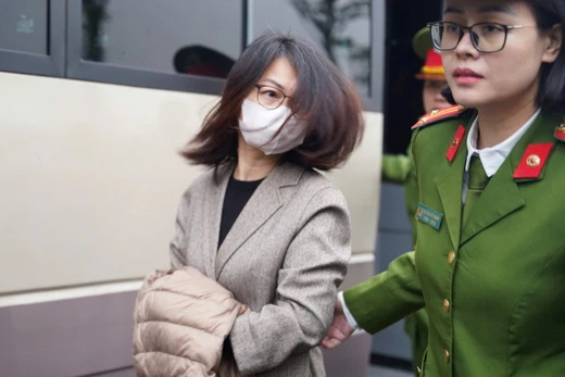 Cựu Cục trưởng An toàn thực phẩm và hàng chục cán bộ cấp dưới hầu tòa