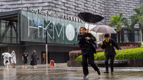 Hong Kong (Trung Quốc) siết chặt ứng phó, ban hành cảnh báo cấp 8 trước cơn bão Noul
