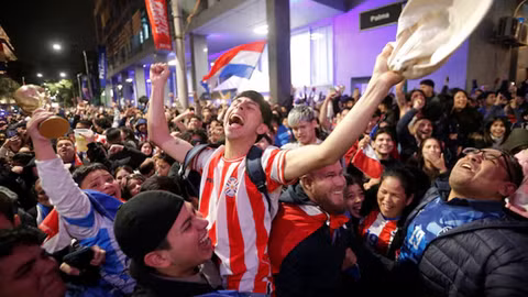Cả nước Paraguay được nghỉ làm để ăn mừng chiến thắng địa chấn ở World Cup