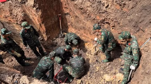 Phát hiện rãnh mộ tập thể mới ở Công viên Lê Thị Riêng, bước đầu tìm thấy 3 bộ hài cốt liệt sĩ