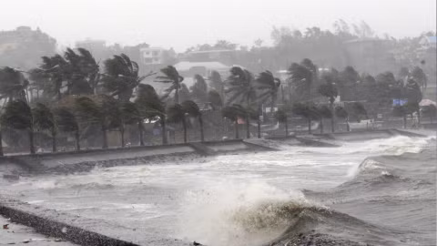Bão nhiệt đới Kujira tăng cấp chóng mặt, Philippines kích hoạt cảnh báo khẩn tại 6 khu vực
