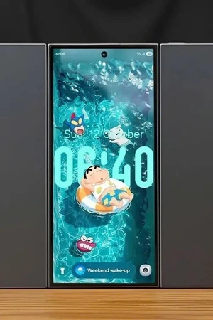 Đập hộp điện thoại gập 3 của Samsung vừa về Việt Nam