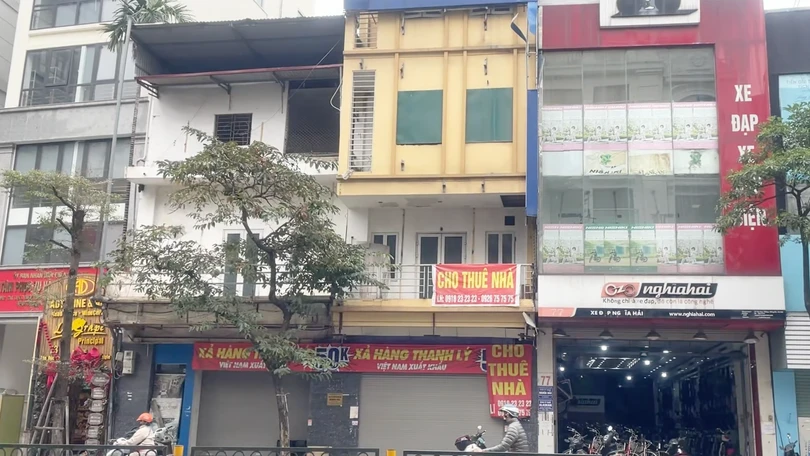 "Đất vàng" Hà Nội phủ biển cho thuê: Vì sao cuối năm vắng khách?