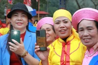 Công nghệ 5G Advanced giúp người dân livestream lễ hội, sự kiện đông người luôn ổn định, hình ảnh sắc nét, không gián đoạn dù lượng truy cập tăng cao.