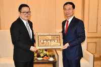 Bộ trưởng Bộ Khoa học và Công nghệ Nguyễn Mạnh Hùng và ông Kao Kim Hourn, Tổng Thư ký ASEAN tại buổi tiếp.