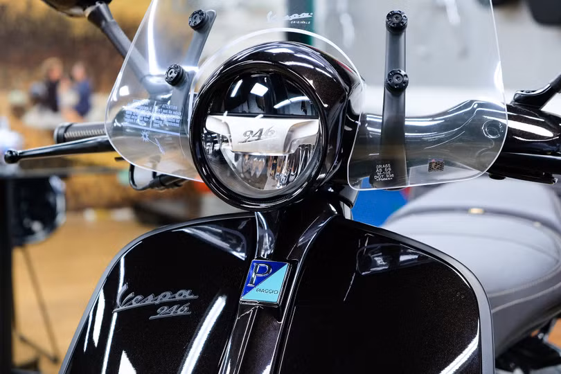 Khám phá xe máy Vespa vừa ra mắt tại Việt Nam có giá đắt hơn ô tô Kia Morning, Grand i10