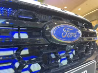 Camera 360° được gắn phía trước, sau và 2 bên gương chiếu hậu ngoài của xe cho phép bạn dễ dàng quan sát xung quanh xe, bao gồm chế độ xem 360° từ trên xuống hay 180° từ trước ra sau. Tính năng này rất hữu dụng khi bạn đi vào con đường hẹp hay lái xe trong điều kiện off-road.