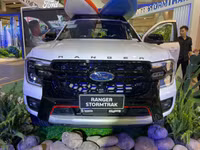 Lưới tản được nhiệt thiết kế mới, đem lại sự mới lạ và độc đáo. Tạo điểm nhấn phía trước của xe được tăng thêm sự mạnh mẽ và cá tính cho Ford Ranger Stormtrak.