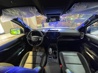 Nội thất Ranger Stormtrak mang thiết kế đặc trưng với tông màu đen kết hợp với đường chỉ đỏ tương phản, đặc biệt ghế da được thêu chữ “Stormtrak” màu đỏ cùng những công nghệ hiện đại trang bị trên xe giúp đáp ứng mọi nhu cầu của người lái.