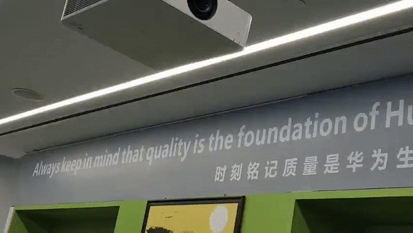 Một khẩu hiệu trong phòng họp của Huawei: "Hãy luôn ghi nhớ rằng chất lượng chính là lẽ sống của Huawei, là lý do mà khách hàng lựa chọn Huawei" Một khẩu hiệu trong phòng họp của Huawei: "Hãy luôn ghi nhớ rằng chất lượng chính là lẽ sống của Huawei, là lý do mà khách hàng lựa chọn Huawei"